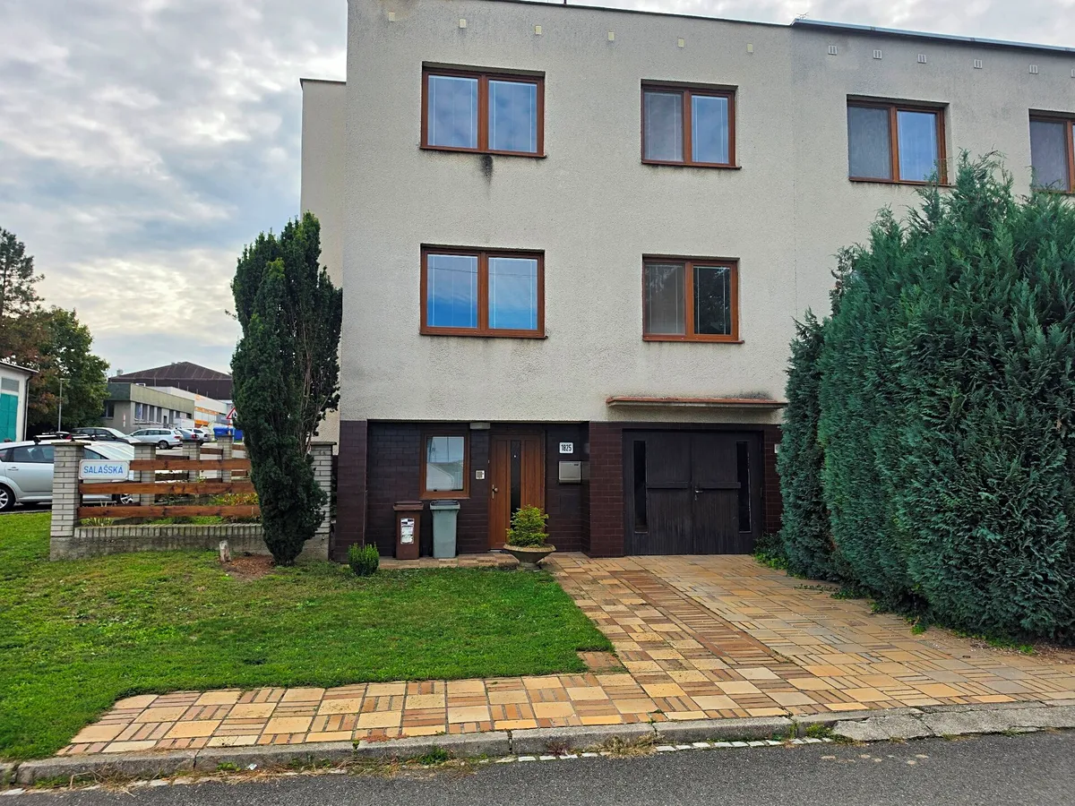 Prodej rodinného domu 272 m², pozemek 348 m²